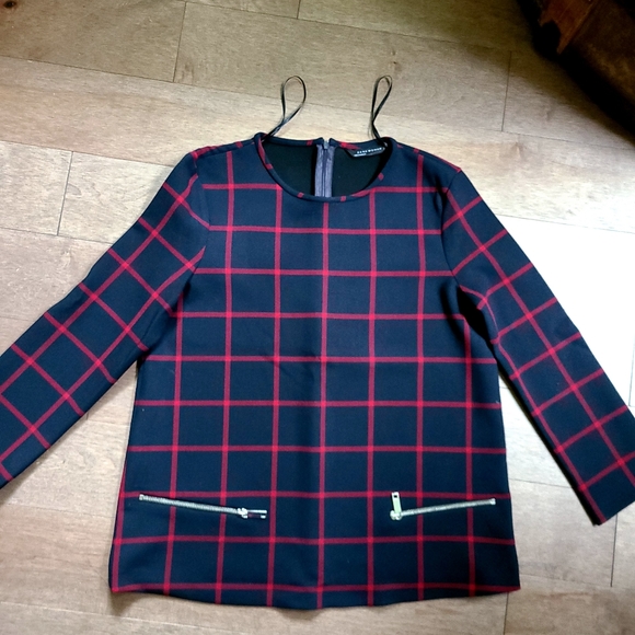 NWOT Zara black and red structured top - Picture 2 of 4